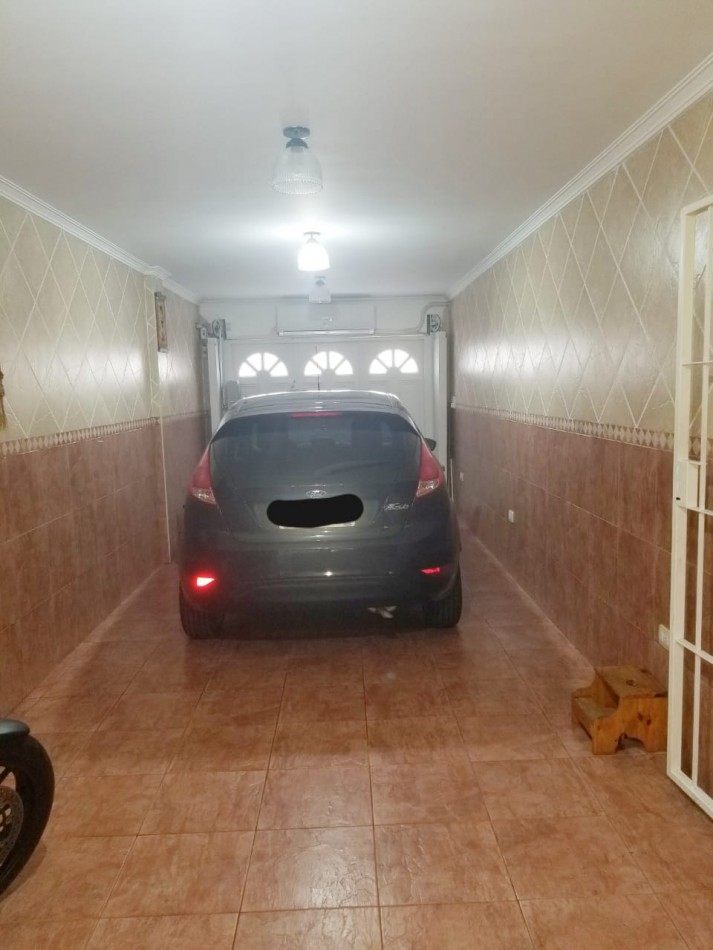 VENTA DE CASA CON PILETA CLIMATIZADA.